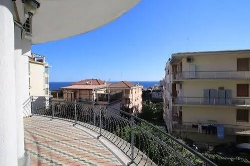 53 Solaro Apartman San Remo