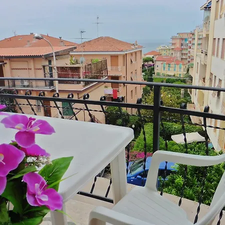 53 Solaro Apartman *