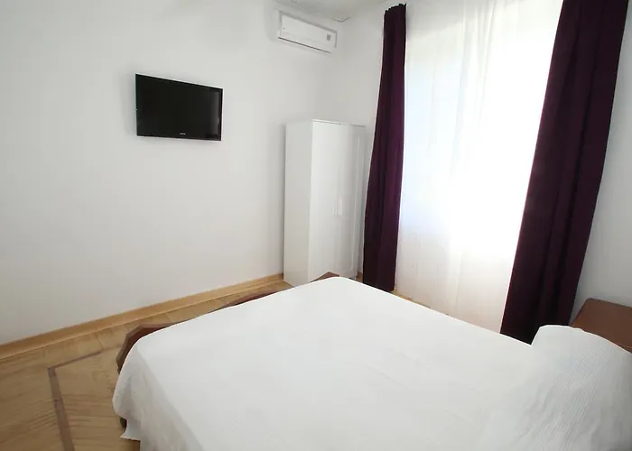 53 Solaro アパート サンレモ