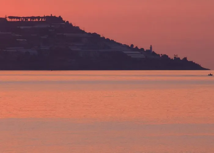 アパート 53 Solaro サンレモ